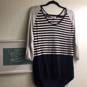 Comfy thin sweater, 3/4 sleeve length.